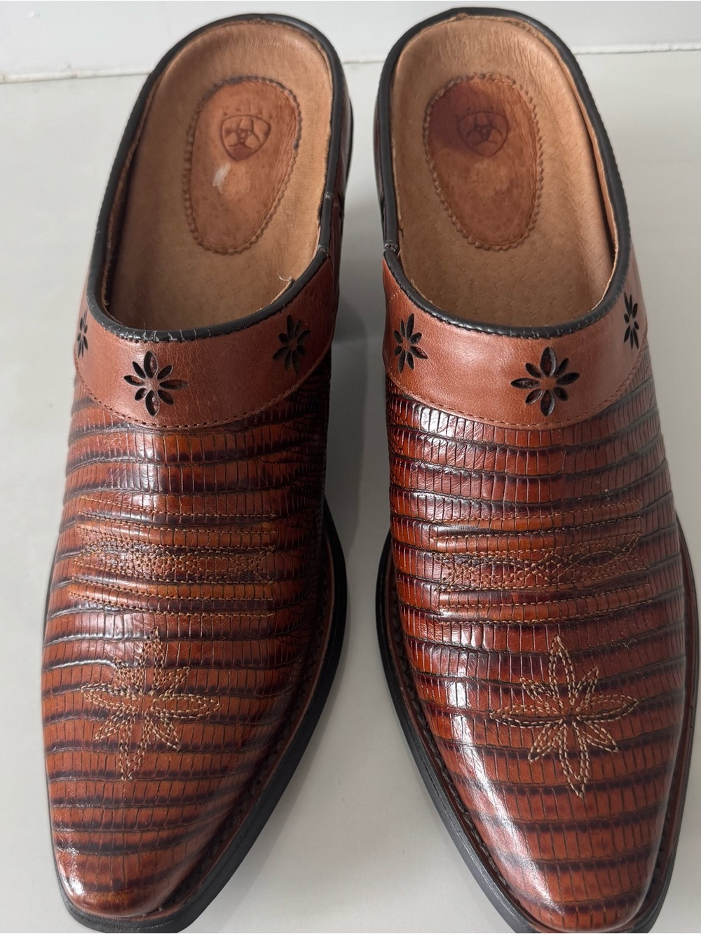 NWOB Ariat Brown Leather Floral Western Mule Clogs Shoes 7B - Picture 2 of 9